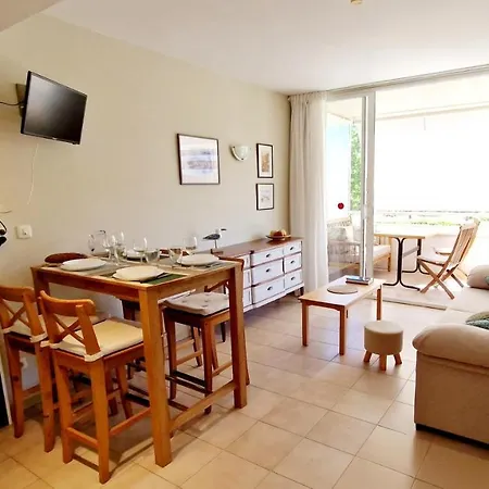 Apartment Sorrafina, Acogedor En Con Piscina Y Parking